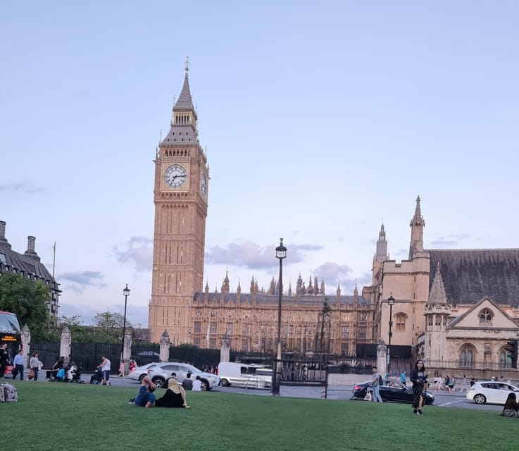 London: Changing of the Guard Guided Tour Experience - Why watching from outside Buckingham Palace often disappoints