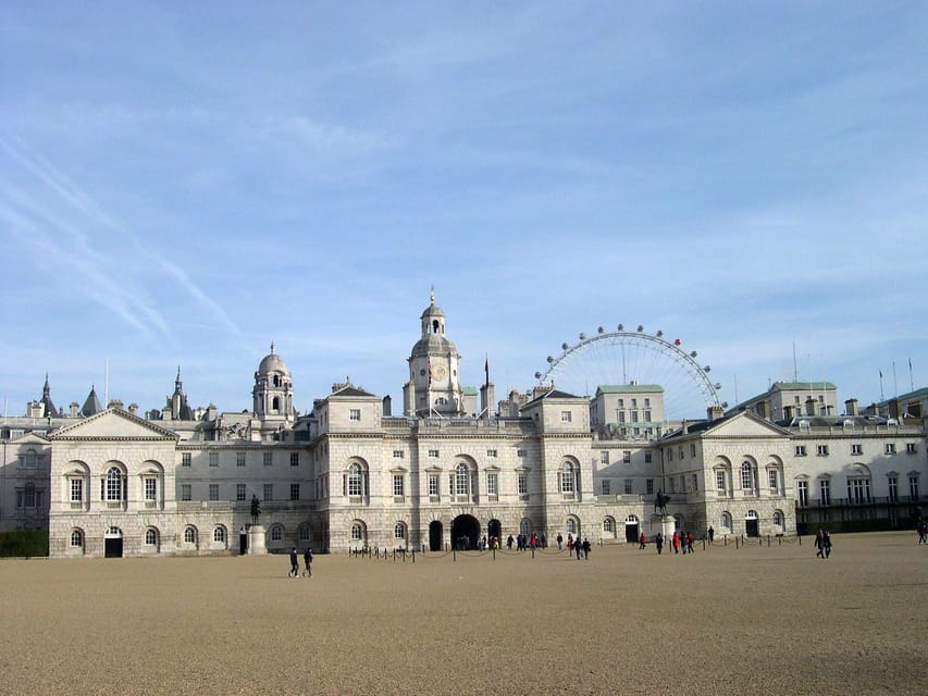 London: Changing of the Guard Guided Tour Experience - St James’s Park and Whitehall: turning royal buildings into an easy route
