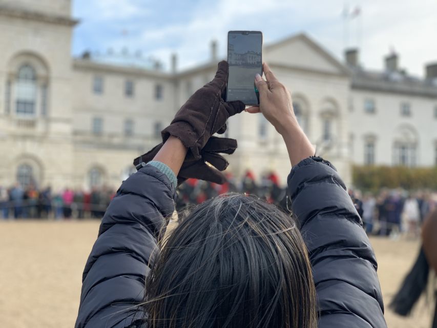 London: Changing of the Guard Private Group or Family Tour - Uniforms, music, and the small variations you should expect