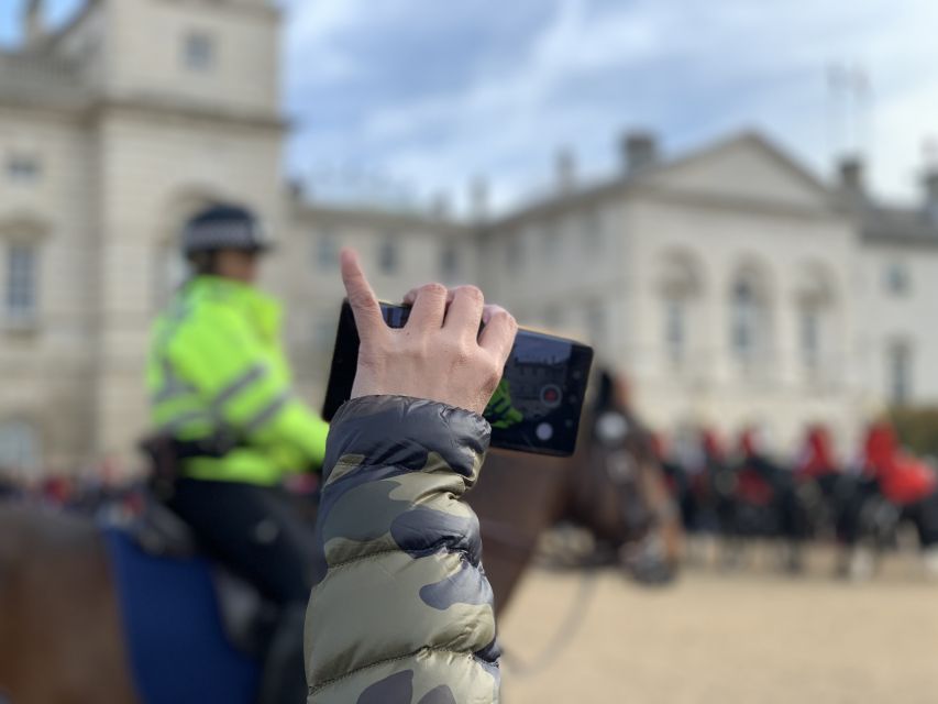 London: Changing of the Guard Private Group or Family Tour - The history briefing, kept practical not academic