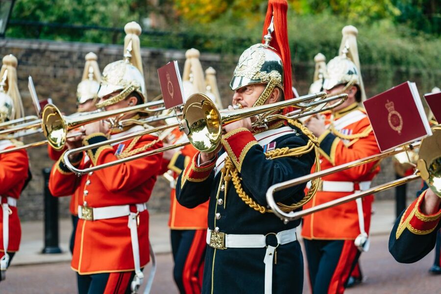 London: Changing of The Guard Tour - Clarence House: quick sightlines and an easy breather