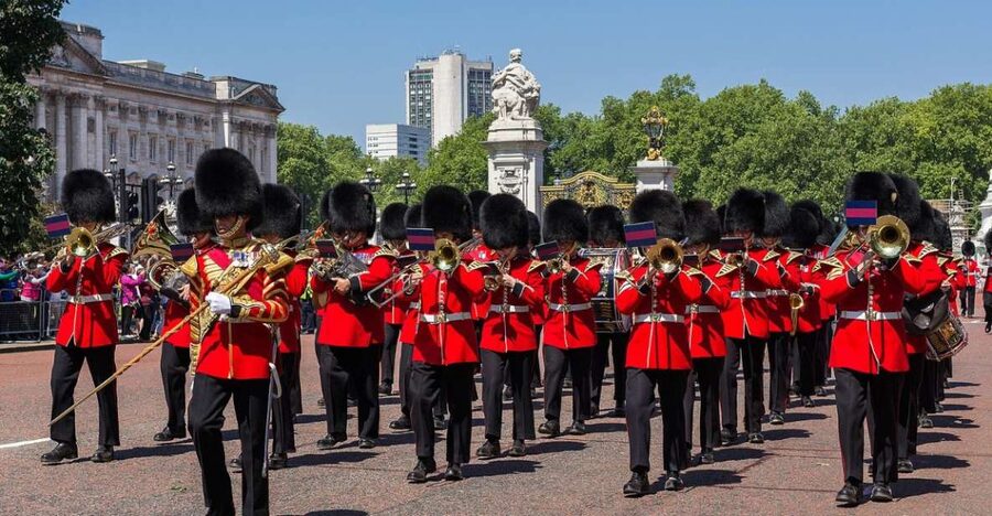 London: Changing of the Guard Tour at Buckingham Palace - Key things to know before you go