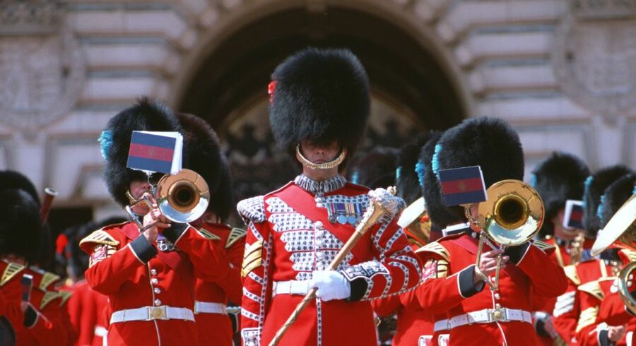 London: Changing of the Guard Tour at Buckingham Palace - The Mall and St James’s Park, waiting with purpose