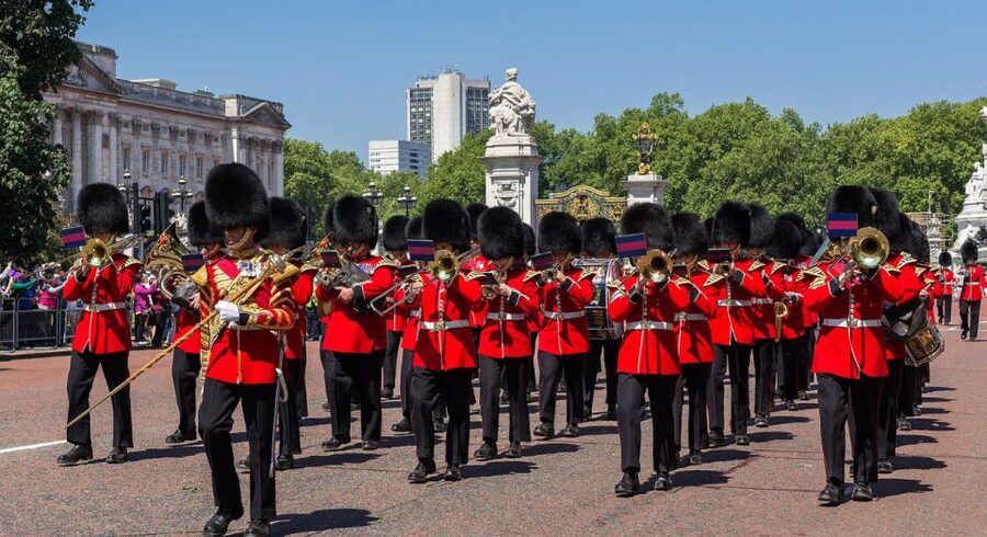 London: Changing of the Guard Tour at Buckingham Palace - Practical tips that will make your day smoother