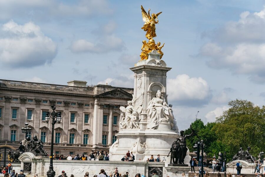 London: Changing of the Guard Tour by Buckingham Palace - Who should book this tour, and who should skip it