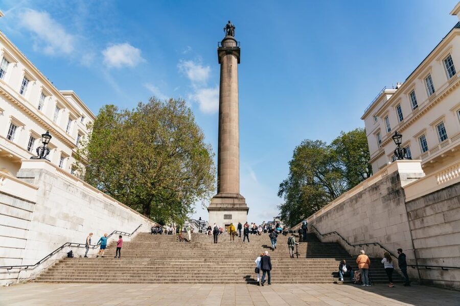London: Changing of the Guard Tour by Buckingham Palace - Why this Changing of the Guard route is worth paying for