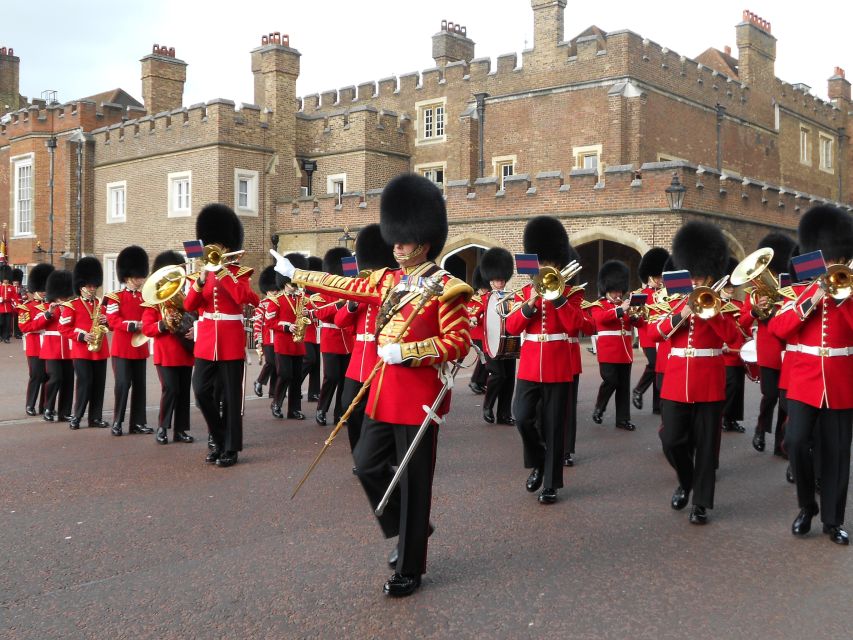 London: Changing of the Guard Walking Tour - Guides make or break it, and the best ones are very practical