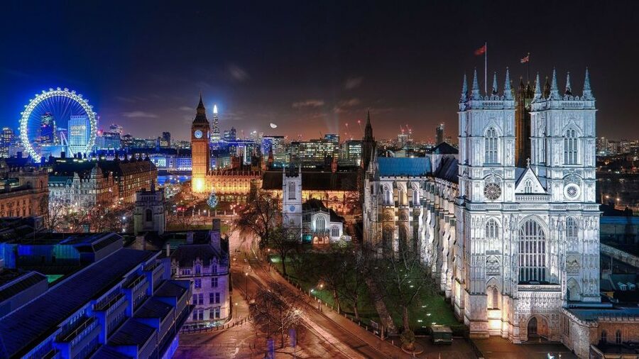 London: Christmas Eve City Tour with Dinner & Midnight Mass - Covent Garden Dinner: What It Includes, and How to Approach It