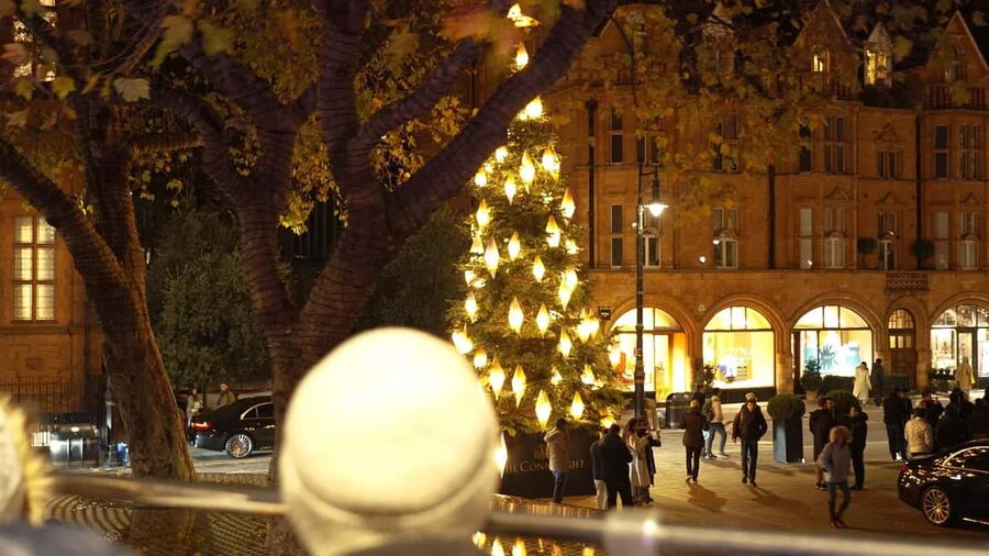 London: Christmas Lights Bus Tour With Live Guide - Why a Christmas Lights Bus Loop Works So Well in Central London