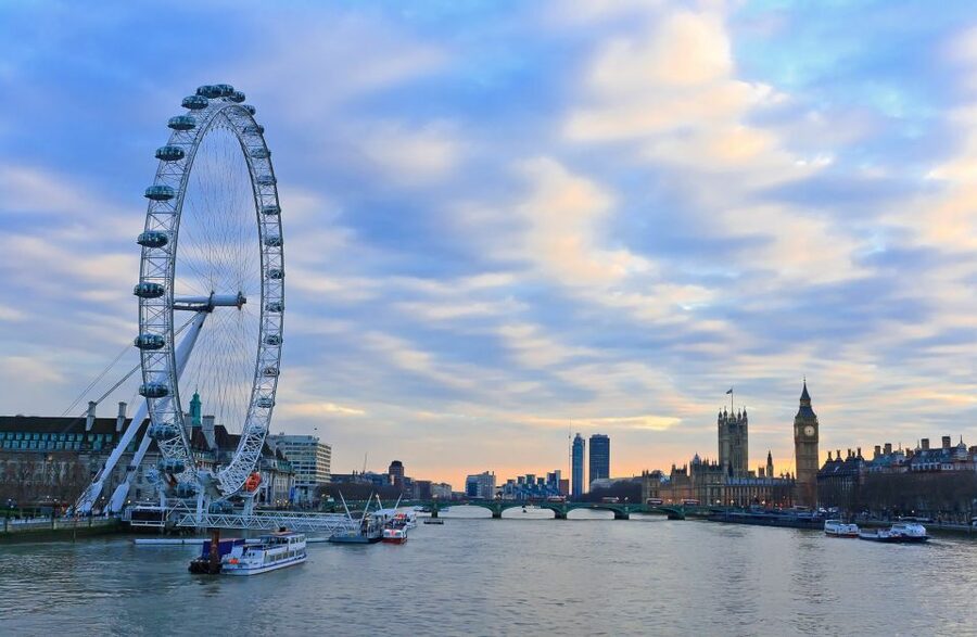 London: Christmas Lights Bus Tour With Live Guide - From Trafalgar Square to Piccadilly Circus: The First Glow Hits Fast