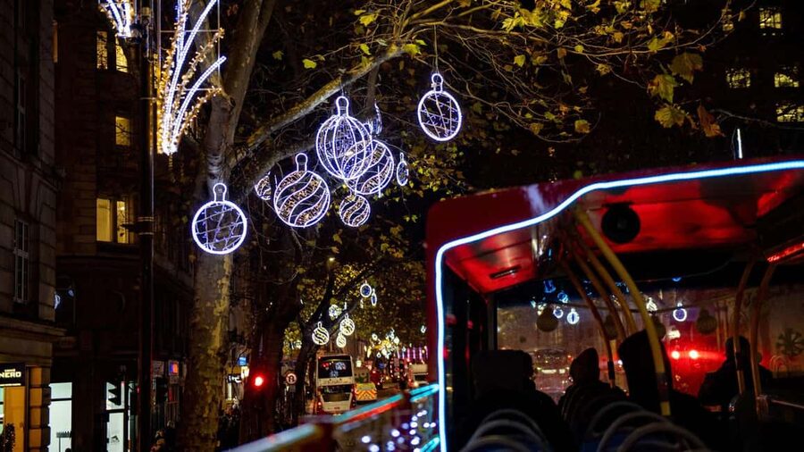 London: Christmas Lights Santa Sleigh Open-Top Tour - Regent Street and Hamleys: Toy-Store Window Magic