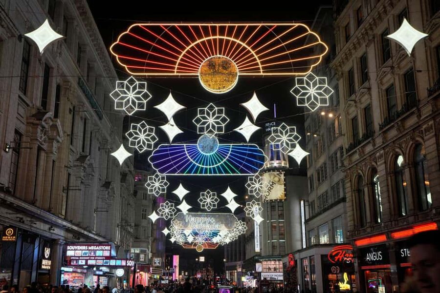 London: Christmas Lights Tour by Vintage Bus - Regent Street Christmas angels, Hamleys windows, and easy photo stops