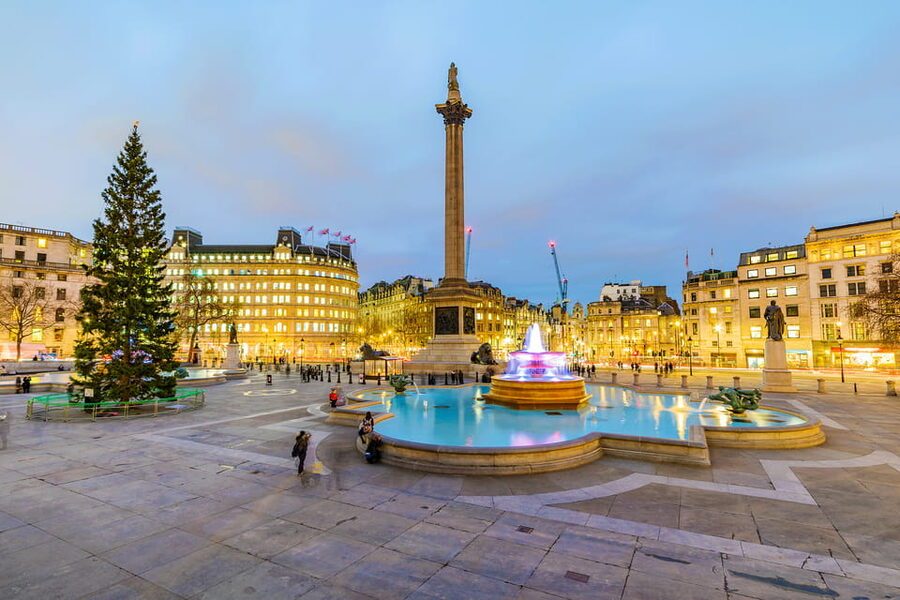London: Christmas Lights Tour by Vintage Double-Decker Bus - Big Ben, the Palace of Westminster, Trafalgar Square, and Lord Nelson