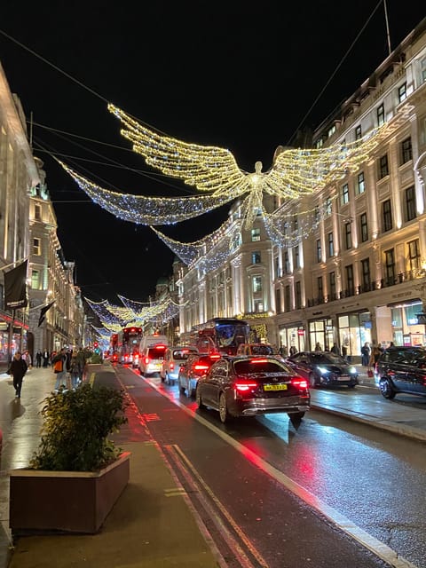 London: Christmas Lights Tour by Vintage Double-Decker Bus - Live guides, guides like Clive and Frank, and how the commentary helps