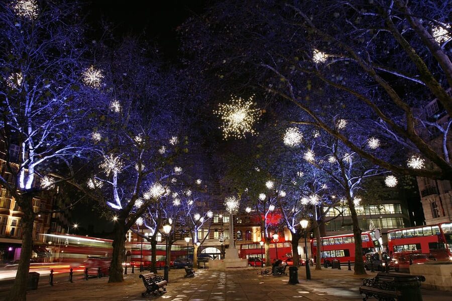 London: Christmas Lights Tour by Vintage Double-Decker Bus - What to bring, what you cannot bring, and how to stay comfortable
