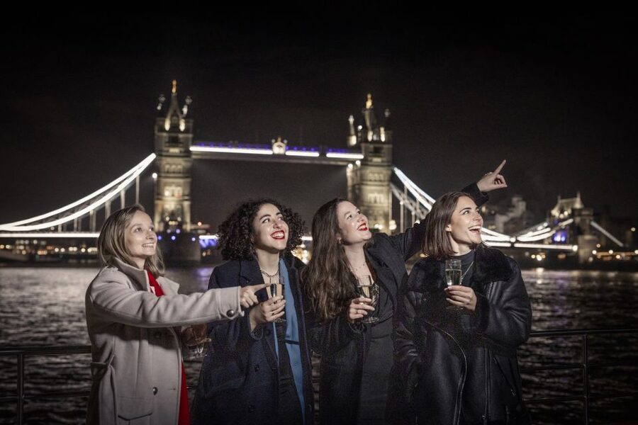 London: Christmas Party Dinner Cruise - DJ and Dancing After Dinner: What the Party Portion Feels Like
