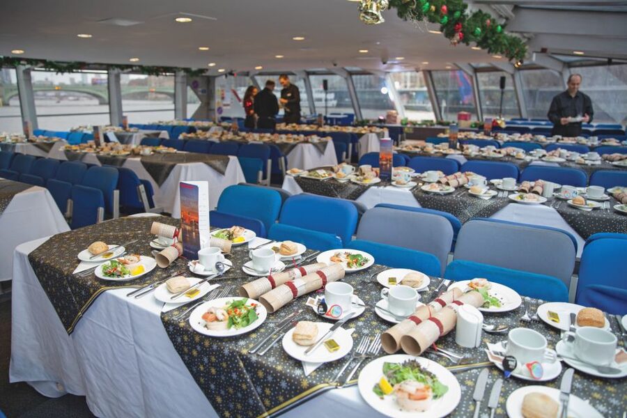 London: Christmas Party Lunch Cruise - What the 3-course Christmas lunch feels like on a moving boat
