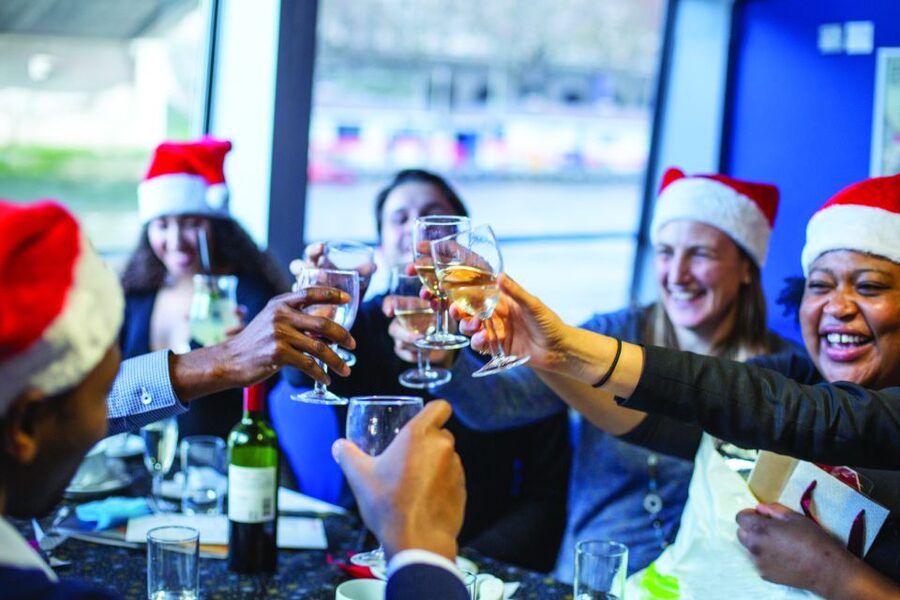 London: Christmas Party Lunch Cruise - The 3-hour timing, seating style, and when to use the upper deck