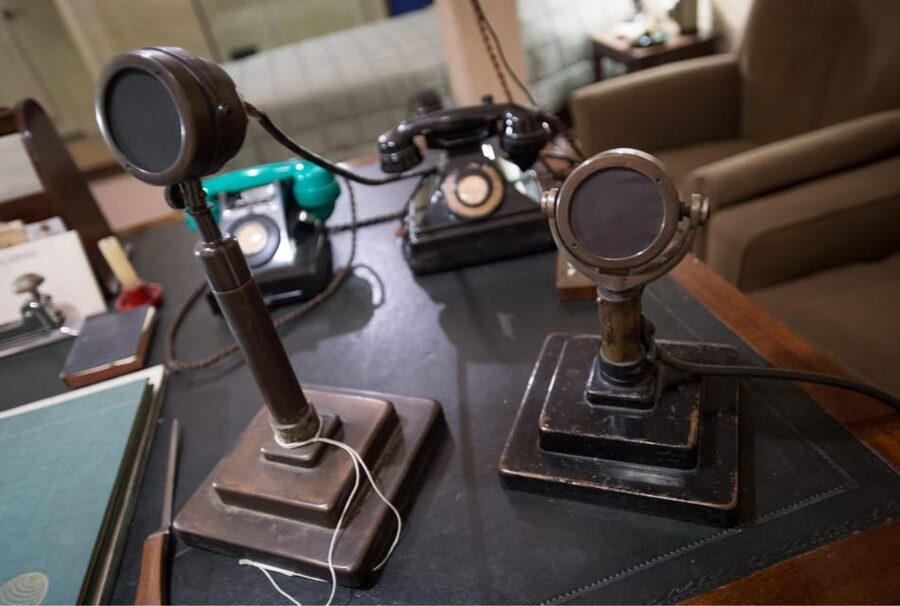 London: Churchill War Rooms Ticket & Political London Audio - Your Headphones Do the Talking: How the Audio Tour Works