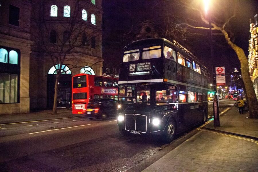London: Comedy Horror Ghost Tour on a Bus - Westminster Abbey, Fleet Street, the Tower, and London Bridge, as part of the stories