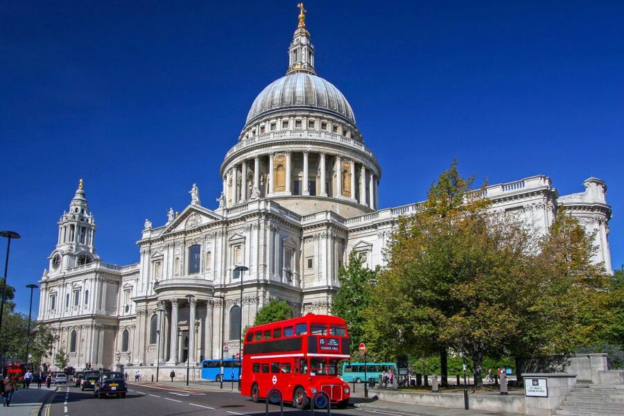 London: Crown Jewels Tour with River Cruise - St. Paul’s Cathedral inside the dome: Wren’s rebuild and the royal events link