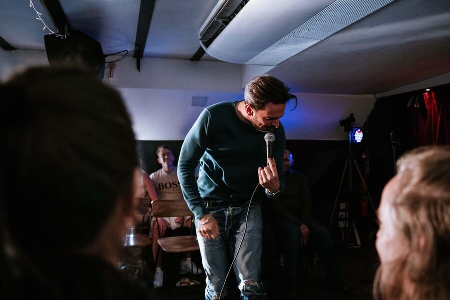 London: Dark Comedy on Iconic Battersea Barge - Booking advice, what to weigh before you click