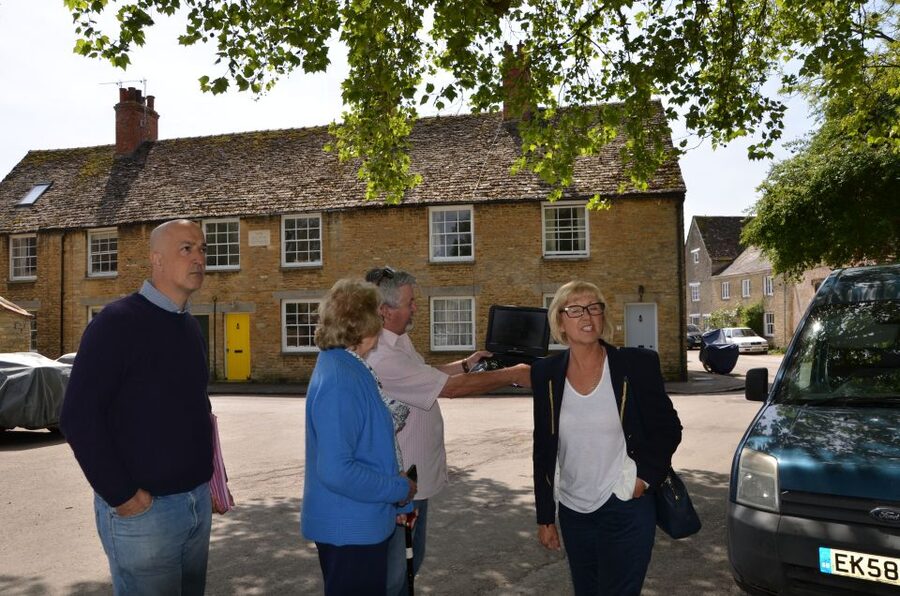 London: Downton Abbey Countryside Black Taxi VIP Tour - The guide and driver make this feel truly private