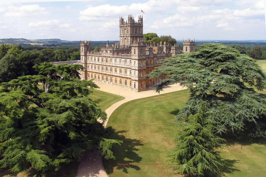 London: Downton Abbey Tour with Highclere, Bampton & Oxford - Oxford walking tour: old university buildings and film-story context