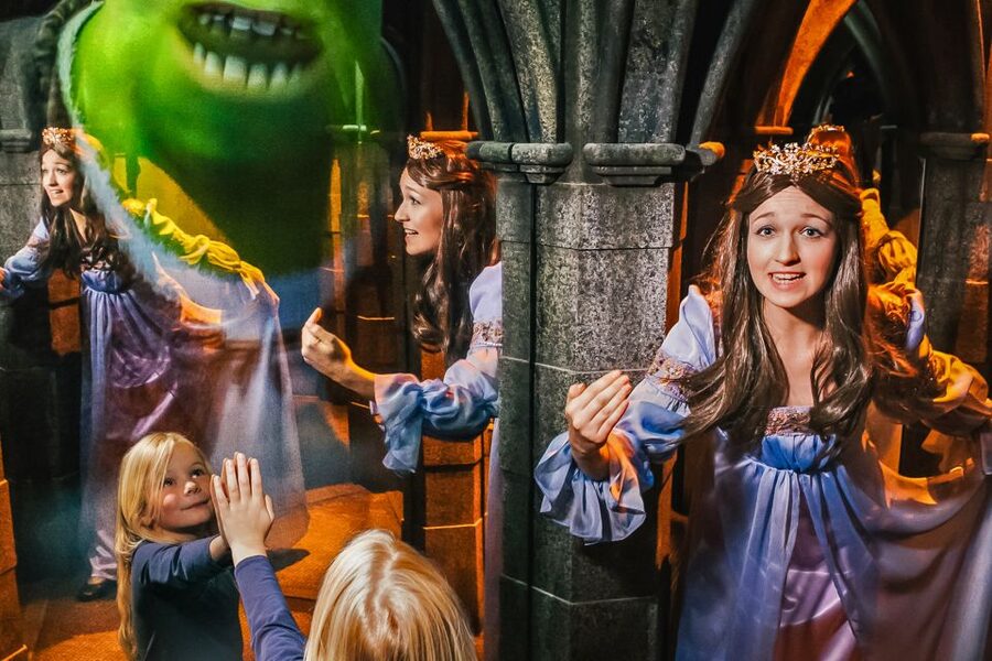 London: DreamWorks Shrek's Adventure Tour - Boarding the Flying 4D Bus: The Part That Sets the Tone