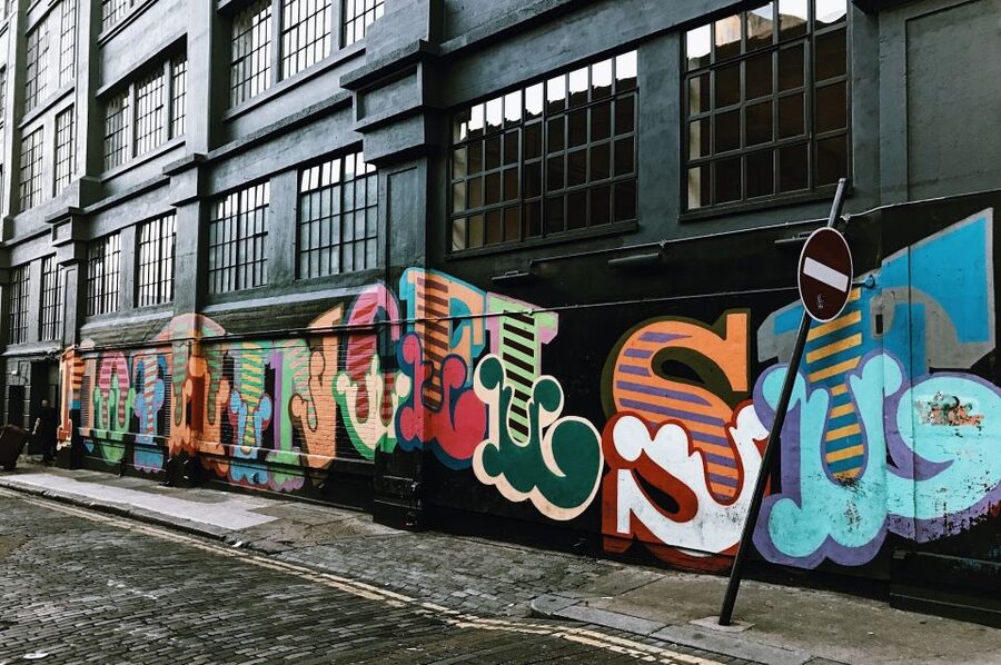 London East End - Guided Walking Tour 12 guests 2,5h - Whitechapel to Brick Lane: From Serial-Killer Footnotes to Modern Protest Art