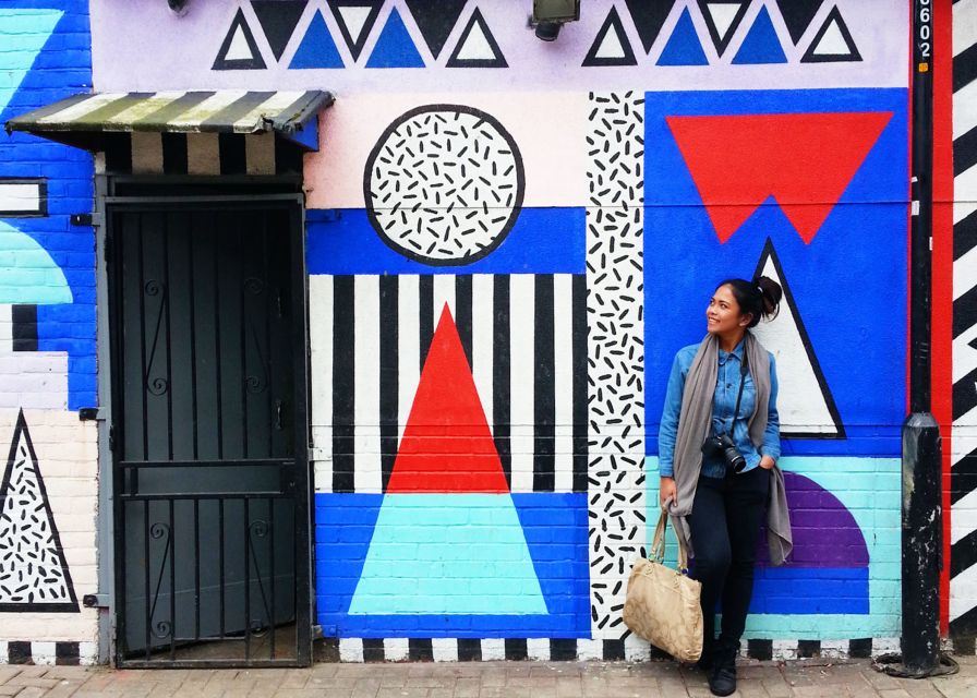 London East End - Guided Walking Tour 12 guests 2,5h - Lewis Chessmen and the Oxus Treasure: Spotting Big Names Through Public Visual Culture