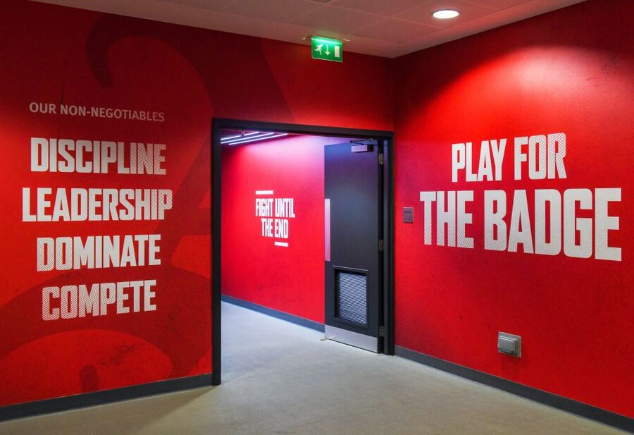 London: Emirates Stadium Entry Ticket and Audio Guide - Inside the changing room: the “real life” moment
