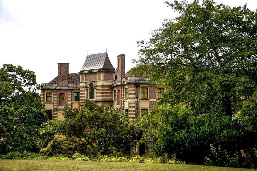 London: Entry Ticket to Eltham Palace and Gardens - Resident Horses: Small Detail, Big Atmosphere