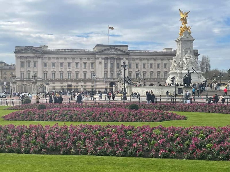 London: Essential tour and changing of the guard (group or private) - Whitehall and Horse Guards Parade, Where Tradition Gets Physical