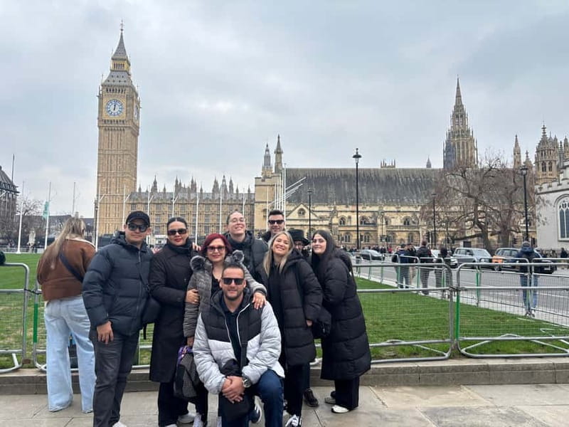 London: Essential tour and changing of the guard (group or private) - Buckingham Palace as a Finishing Line, Not Just a Photo Backdrop
