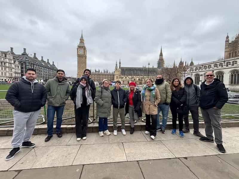 London: Essential tour and changing of the guard (group or private) - Trafalgar Square: The Starting Shot for London’s Big-Screen Energy