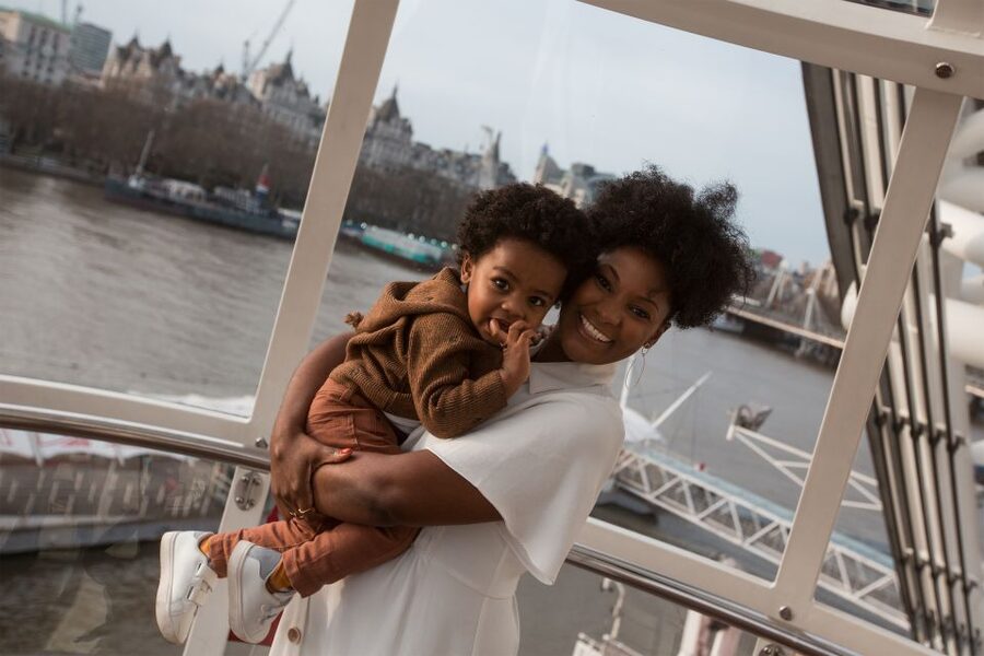 London Eye Private Capsule Experience for Couples or Groups - Champagne and an extra host: how to plan celebrations