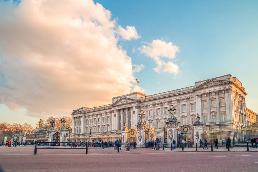 London: Full-Day Sightseeing Bus Tour with River Cruise - Snacks, No Meals, and the Pace Between Big Stops