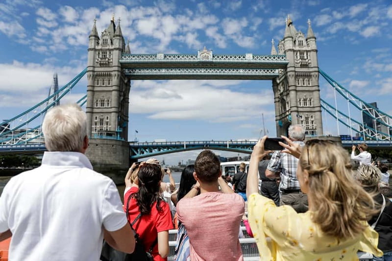 London: Fully Flexible River Thames Sightseeing Pass - Onboard comfort: café-bar drinks and practical perks
