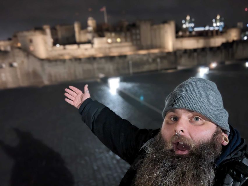 London: Ghost Walk and River Thames Boat Ride - The most haunted-house stop: why it sticks