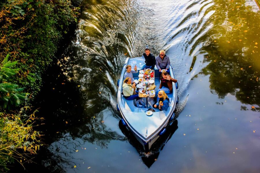 London: GoBoat Rental for Regent's Canal & Paddington Basin - A New London Angle: Regent’s Canal by Electric Picnic Boat