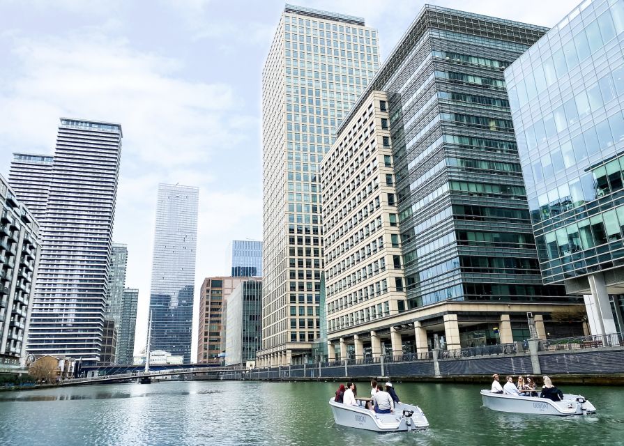 London: GoBoat Rental in Canary Wharf with London Docklands - Meeting the Crew at the Kiosk and Getting Up to Speed Fast
