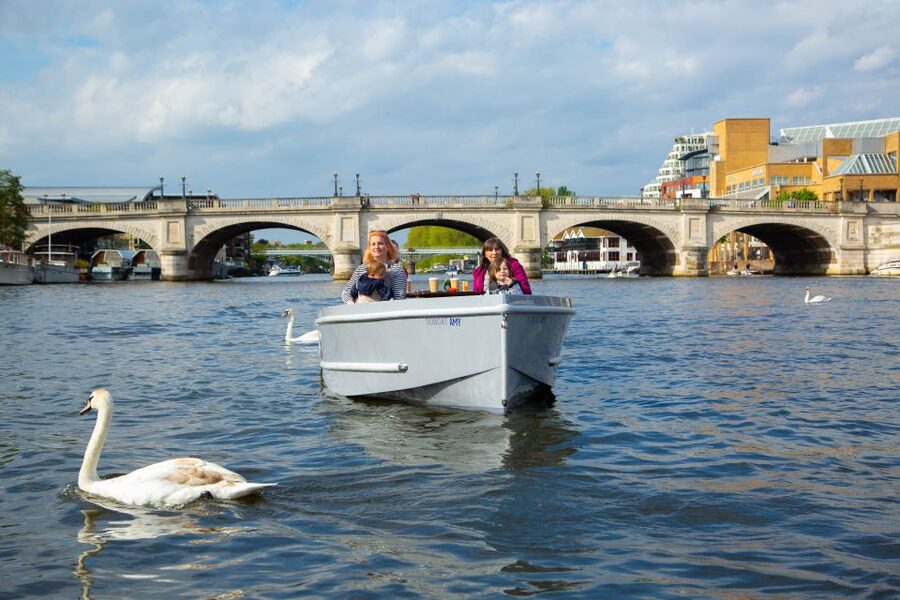 London: GoBoat Rental in Kingston upon Thames - What a 1, 2, 3, or 4 hour trip feels like