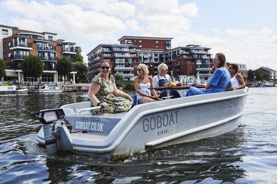 London: GoBoat Rental in Kingston upon Thames - Price and value: $128 per group up to 8 people