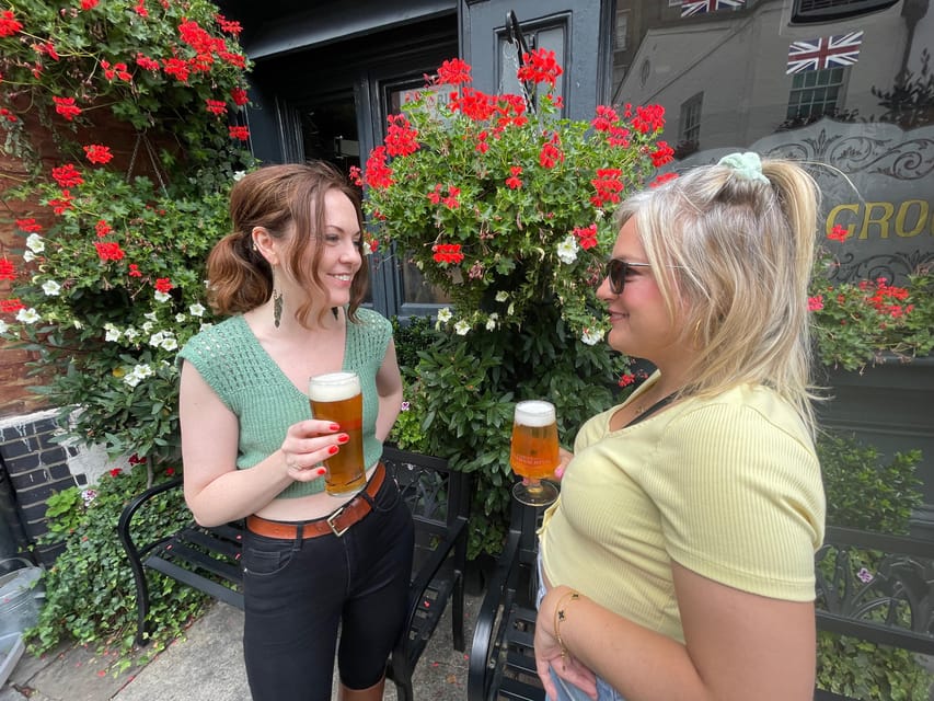 London: Great British Pubs Walking Tour - Kate Middleton and the modern royal layer near Buckingham Palace