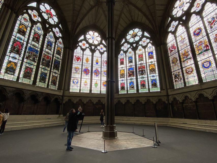 London: Guided Westminster Abbey Tour and Refreshments - Priority access through cloisters into Westminster Abbey