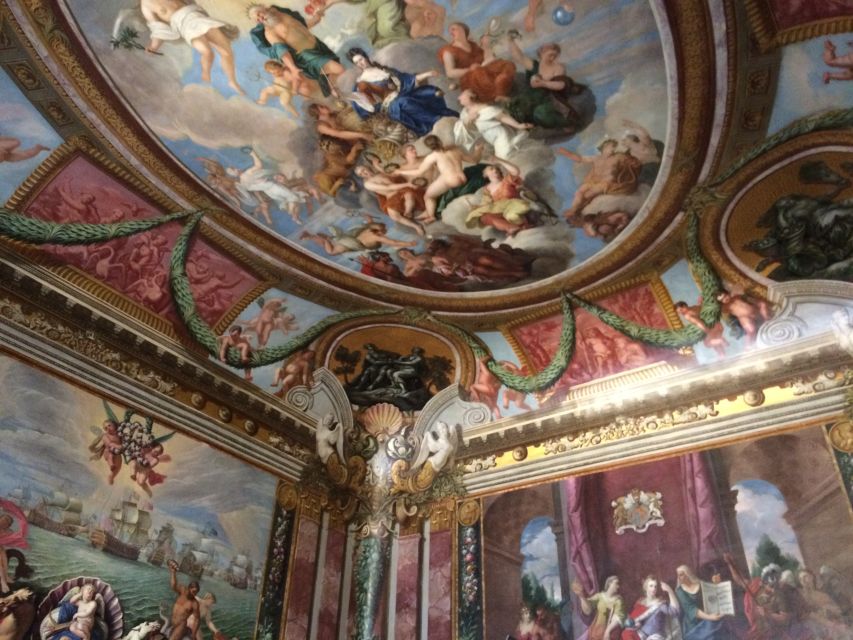London: Hampton Court Private Guided Tour - Henry VIII’s State Apartments, plus the courtier feeling