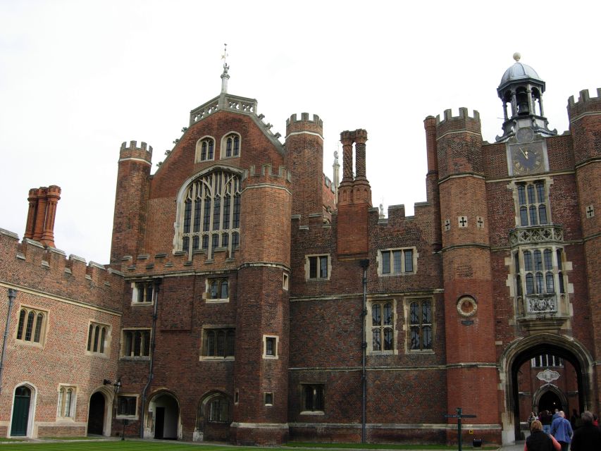 London: Hampton Court Private Guided Tour - New Cumberland Art Gallery and the Royal collection hits