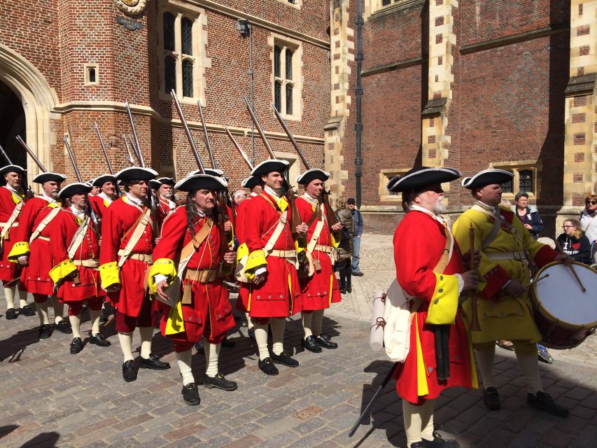 London: Hampton Court Private Guided Tour - Price and value for a private group up to 1