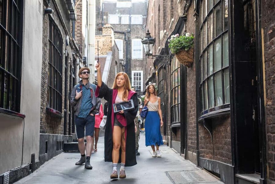 London: Harry Potter Filming Locations Guided Walking Tour - Westminster and the Ministry of Magic idea from government buildings